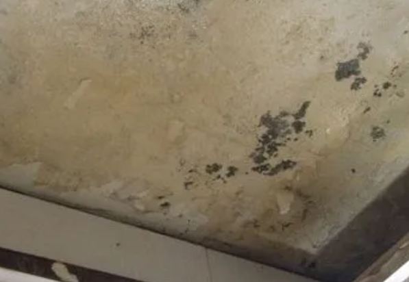 咸丰阳台漏水维修公司分享下咸丰卫生间渗水维修需要注意哪些问题。